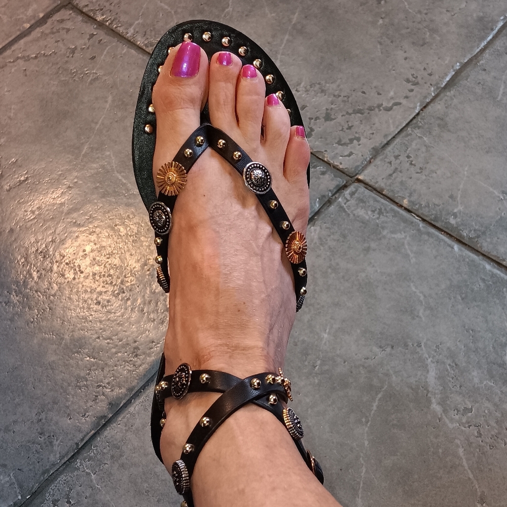 Steve Madden Recent Studded Gladiator Sandals 8M NEW - Picture 2 of 5